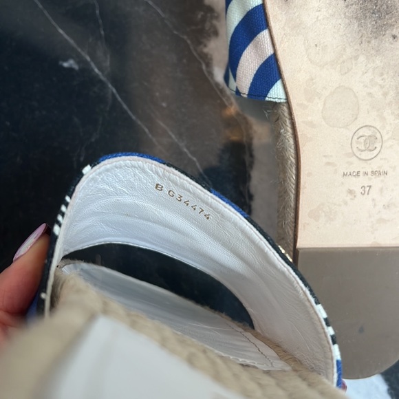Authentic Chanel slides - Picture 5 of 5